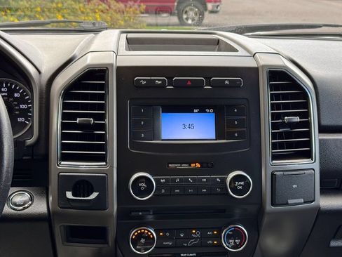 Used 2018 Ford Expedition XLT AWD/4WD image 28