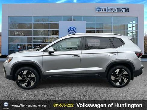 Certified 2025 Volkswagen Taos SE w/ Panoramic Sunroof Package image 7