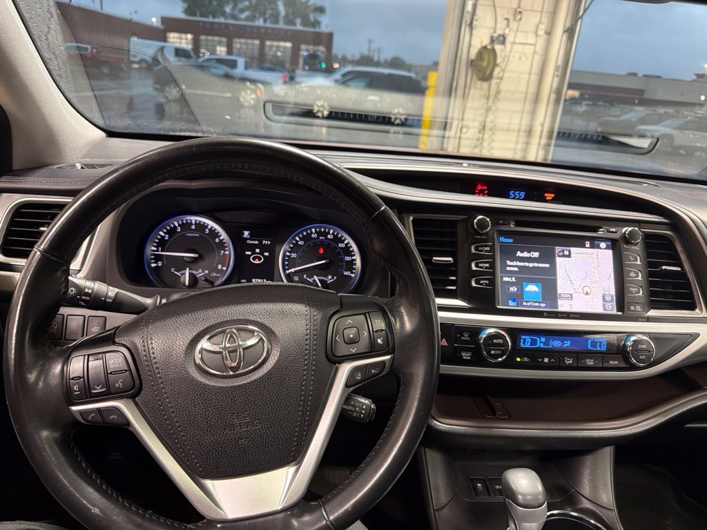 Used 2017 Toyota Highlander XLE AWD/4WD image 12