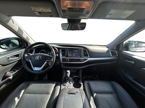 Used 2019 Toyota Highlander XLE AWD/4WD image 12