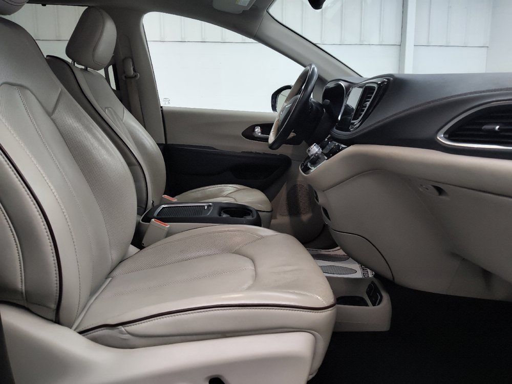Used 2019 Chrysler Pacifica Limited w/ Advanced Safetytec Group FWD image 21