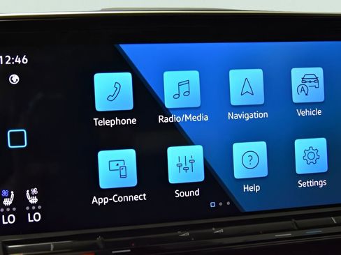 Used 2024 Volkswagen Atlas SE image 25