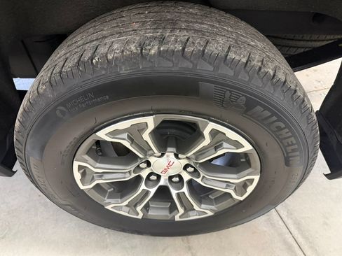 Used 2025 GMC Sierra 1500 SLT AWD/4WD image 11