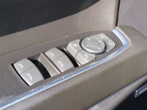 Used 2023 Chevrolet Silverado 1500 LTZ AWD/4WD image 23