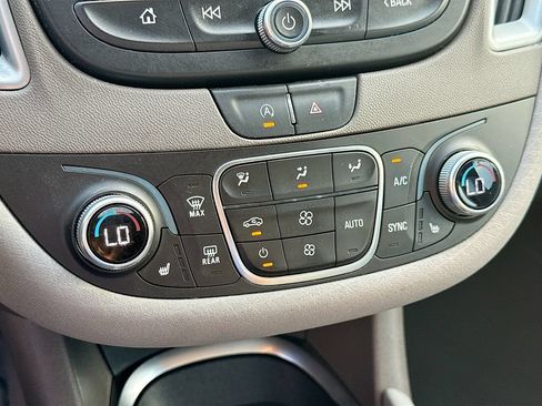 Used 2022 Chevrolet Malibu LT FWD image 17