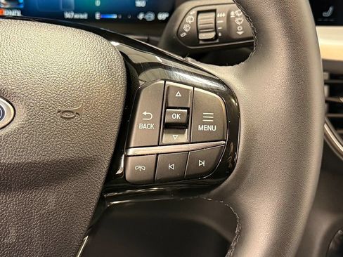 Used 2025 Ford Escape Platinum AWD/4WD image 17