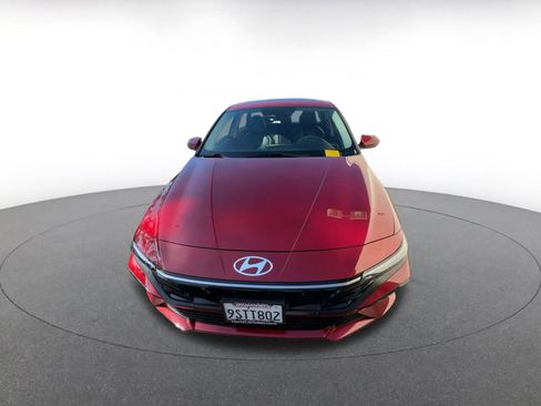 Used 2025 Hyundai Elantra Limited image 4