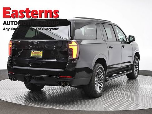 Used 2025 Chevrolet Suburban Z71 AWD/4WD image 5