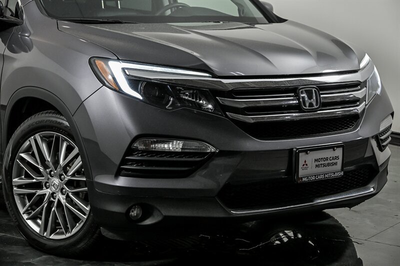 Used 2017 Honda Pilot Touring image 2