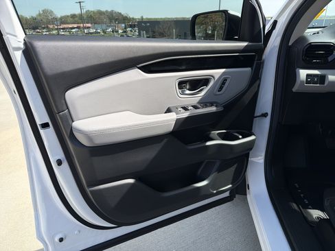 Used 2025 Honda Pilot EX-L image 14