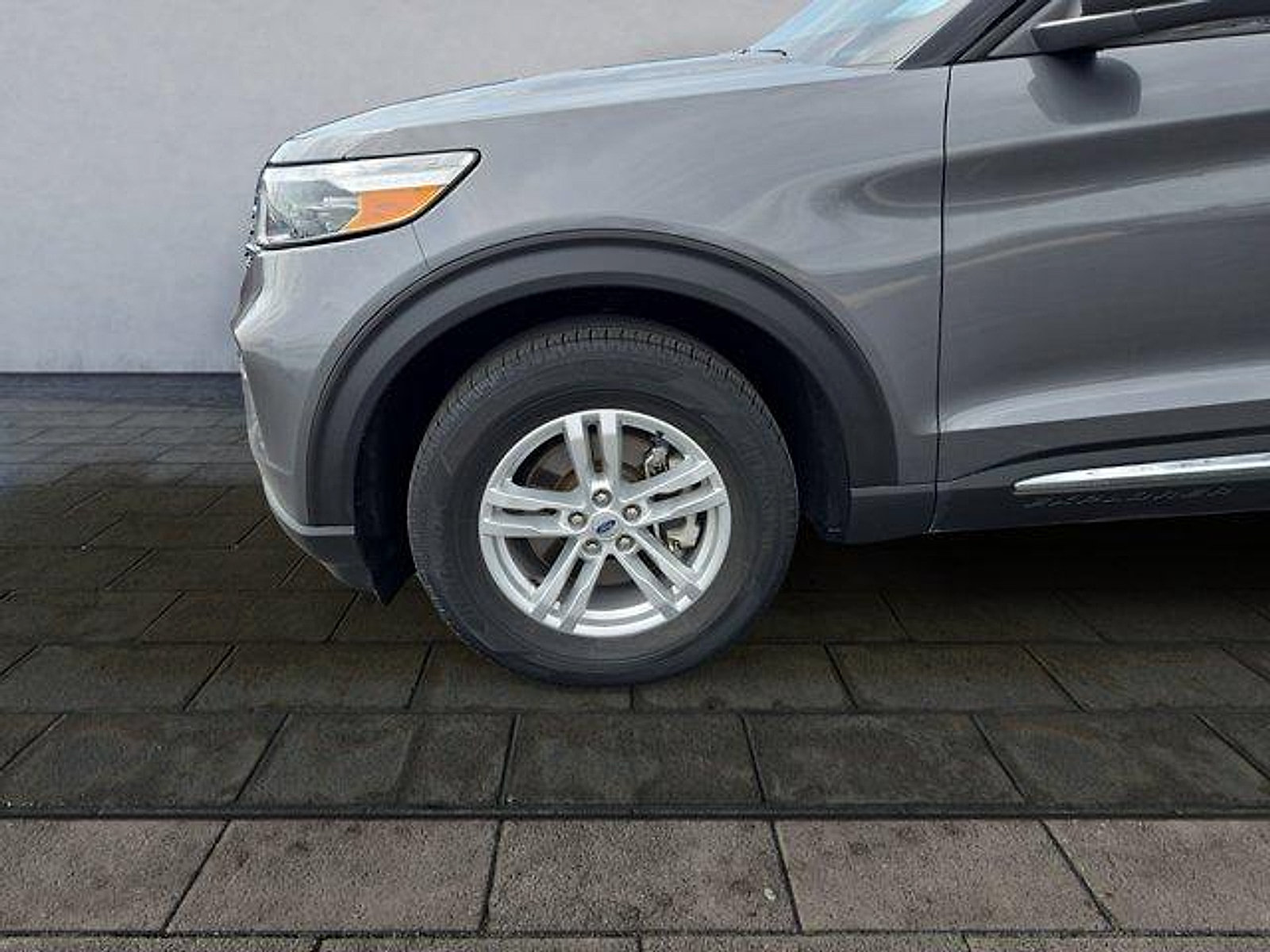 Certified 2023 Ford Explorer XLT w/ Equipment Group 202A AWD/4WD image 26