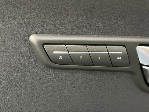 Used 2013 Land Rover Range Rover Evoque Pure Plus image 32