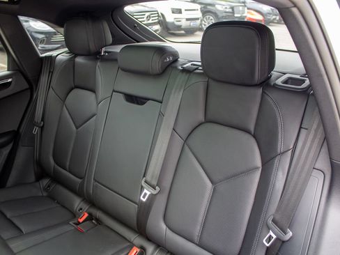 Used 2025 Porsche Macan AWD/4WD image 22