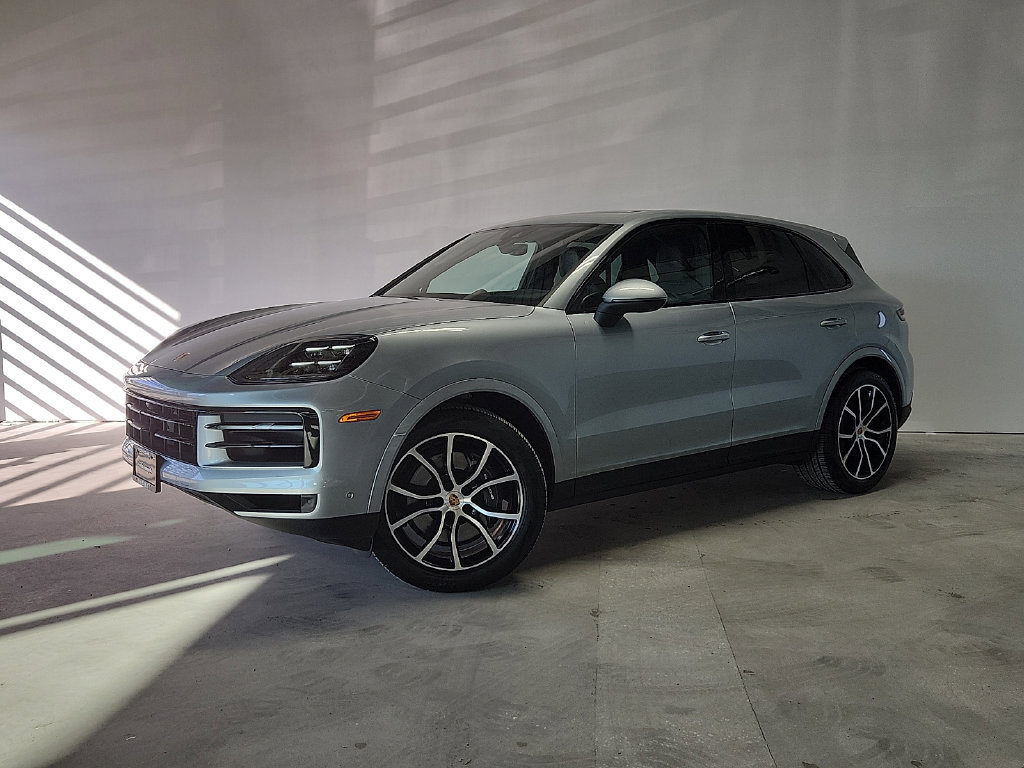 Certified 2025 Porsche Cayenne AWD/4WD image 1