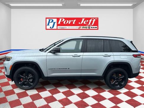 Certified 2023 Jeep Grand Cherokee Altitude AWD/4WD image 4