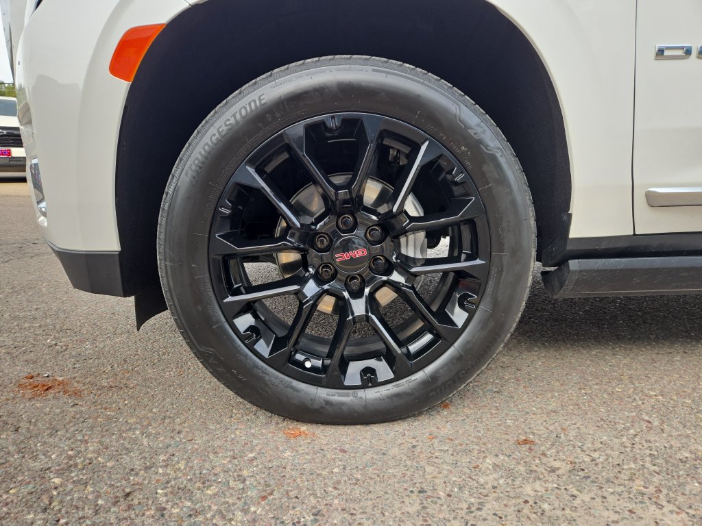 Used 2022 GMC Yukon XL Denali AWD/4WD image 10