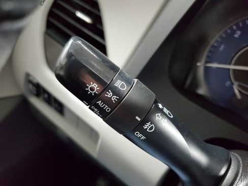 Used 2019 Toyota Sienna XLE image 17