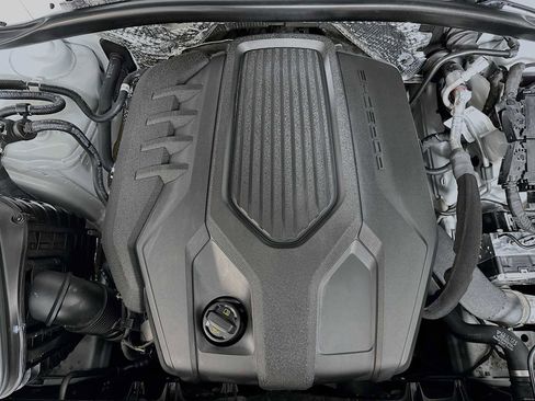 Certified 2025 Porsche Macan image 30