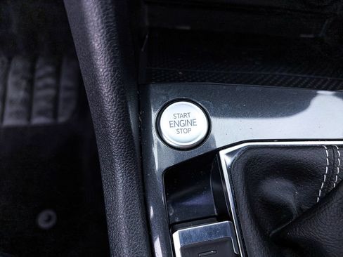 Used 2022 Volkswagen Tiguan SE FWD image 25