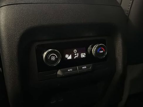 Used 2025 Buick Enclave Preferred image 27