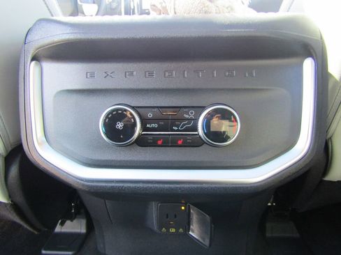 Used 2025 Ford Expedition Max Platinum w/ Driver's Package image 48