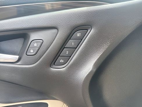 Used 2019 Buick Envision Essence AWD/4WD image 9