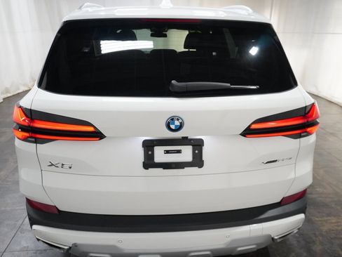Used 2024 BMW X5 xDrive50e image 4