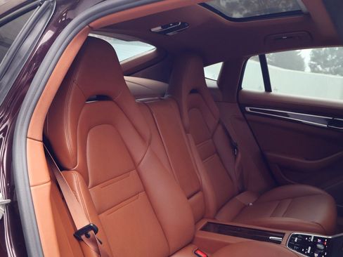 Certified 2022 Porsche Panamera Platinum Edition image 24