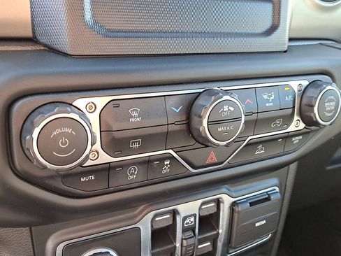 Used 2023 Jeep Wrangler Unlimited Sport image 21