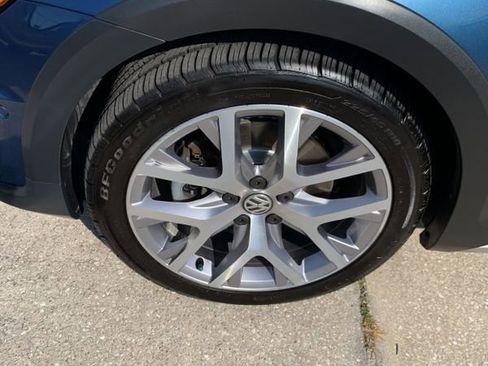 Used 2018 Volkswagen Golf Alltrack SE image 11