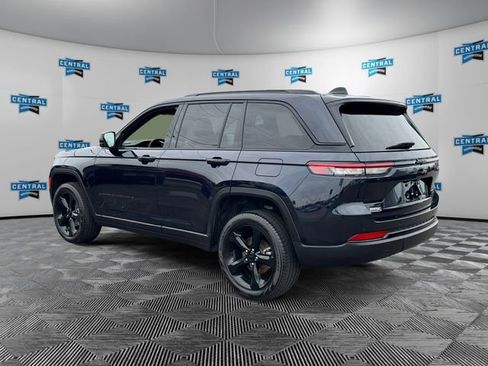 Certified 2024 Jeep Grand Cherokee Limited w/ Black Appearance Package image 4