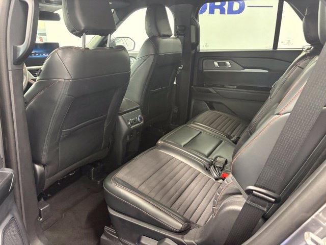 Used 2025 Ford Explorer ST-Line w/ ST-Line Street Pack AWD/4WD image 12
