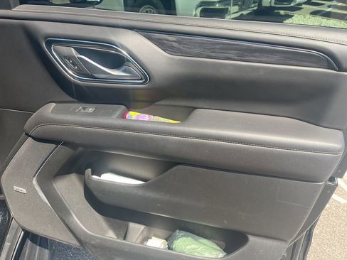 Used 2022 GMC Yukon XL SLT w/ SLT Premium Package RWD image 6