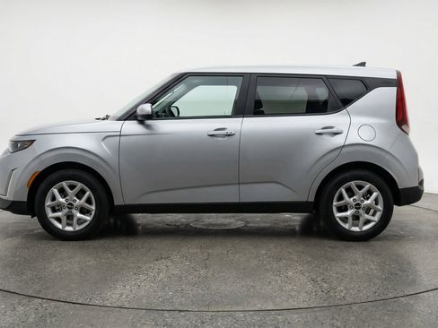 Used 2025 Kia Soul LX w/ LX Technology Package FWD image 5