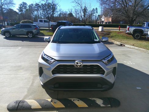 Used 2025 Toyota RAV4 XLE image 5