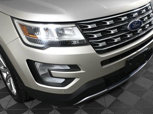 Used 2017 Ford Explorer Limited image 34