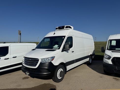 Used 2019 Freightliner Sprinter 2500 image 2