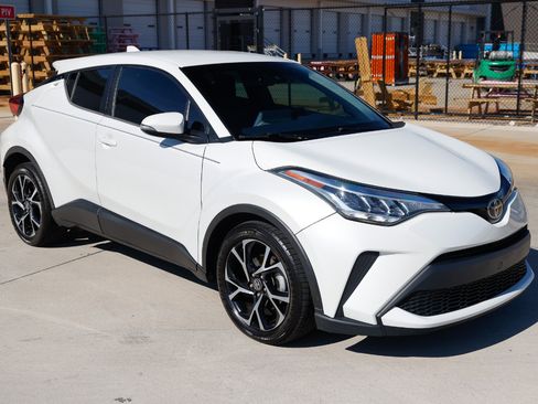 Used 2020 Toyota C-HR XLE image 15