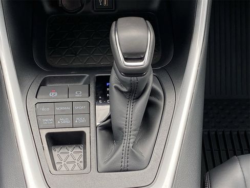 Certified 2025 Toyota RAV4 XLE Premium image 31