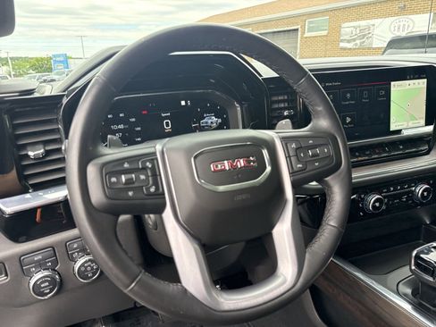 Used 2022 GMC Sierra 1500 SLT w/ SLT Convenience Package AWD/4WD image 16