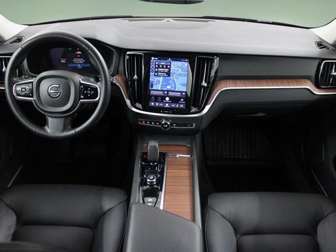 Certified 2023 Volvo V60 B5 Cross Country Plus w/ Climate Package AWD/4WD image 19