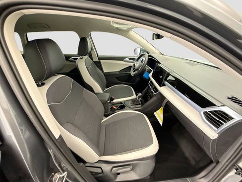 New 2026 Volkswagen Taos SE FWD image 18