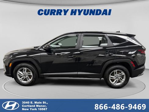 Used 2025 Hyundai Tucson SE AWD/4WD image 2