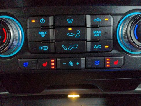 Used 2016 Ford F150 Lariat w/ Equipment Group 502A Luxury AWD/4WD image 26