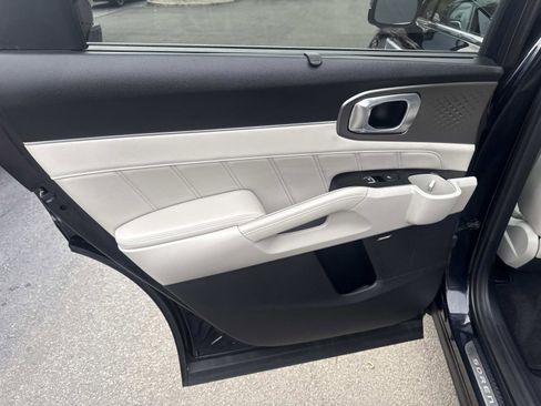 Used 2023 Kia Sorento SX Prestige image 18