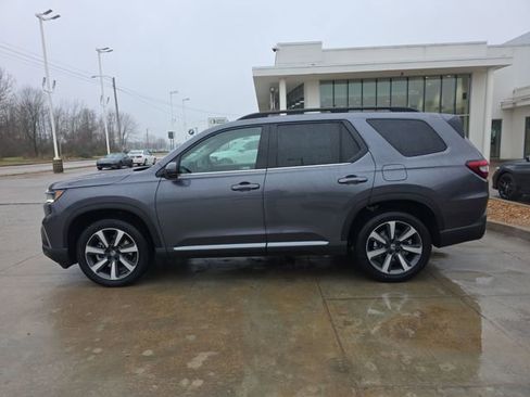 New 2025 Honda Pilot Touring image 2