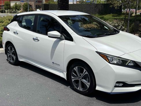 Used 2019 Nissan Leaf SV Plus w/ SV Plus Technology Package FWD image 32