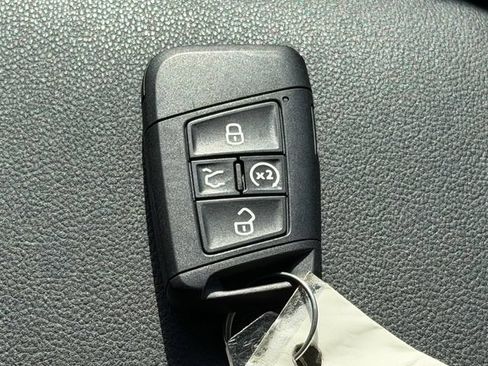 Certified 2026 Volkswagen Taos SE FWD image 21