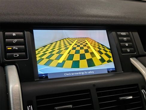 Used 2019 Land Rover Discovery Sport SE image 28
