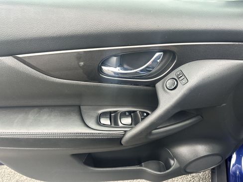 Used 2018 Nissan Rogue S AWD/4WD image 23